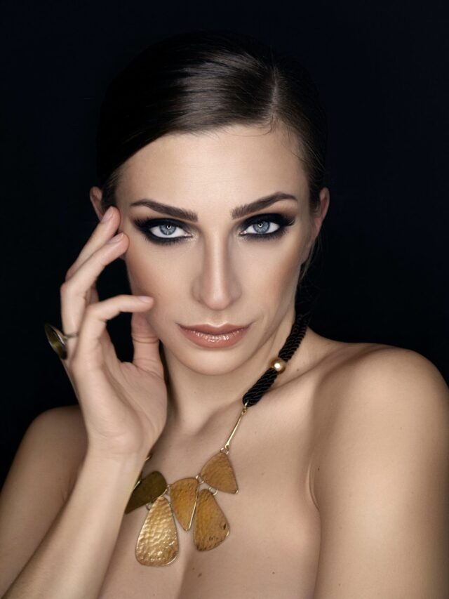 makeup to hide under-eye circles