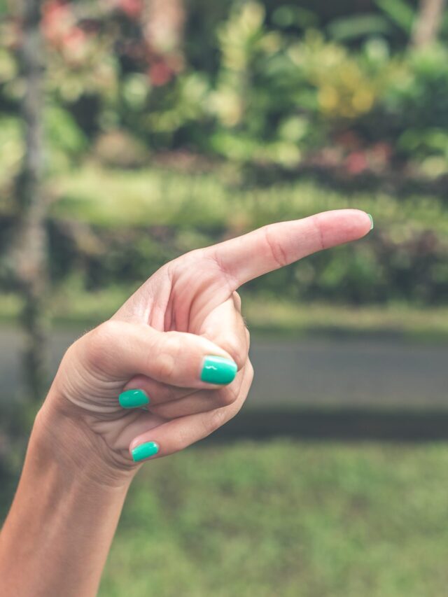 Bold Slime-Green Nail Ideas