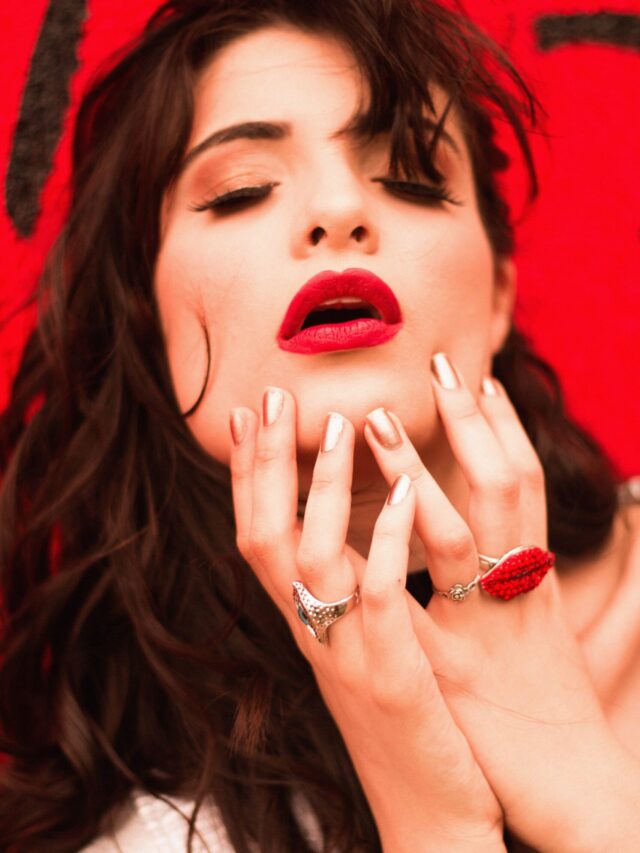 Winter Mani: Lip Gloss Nails