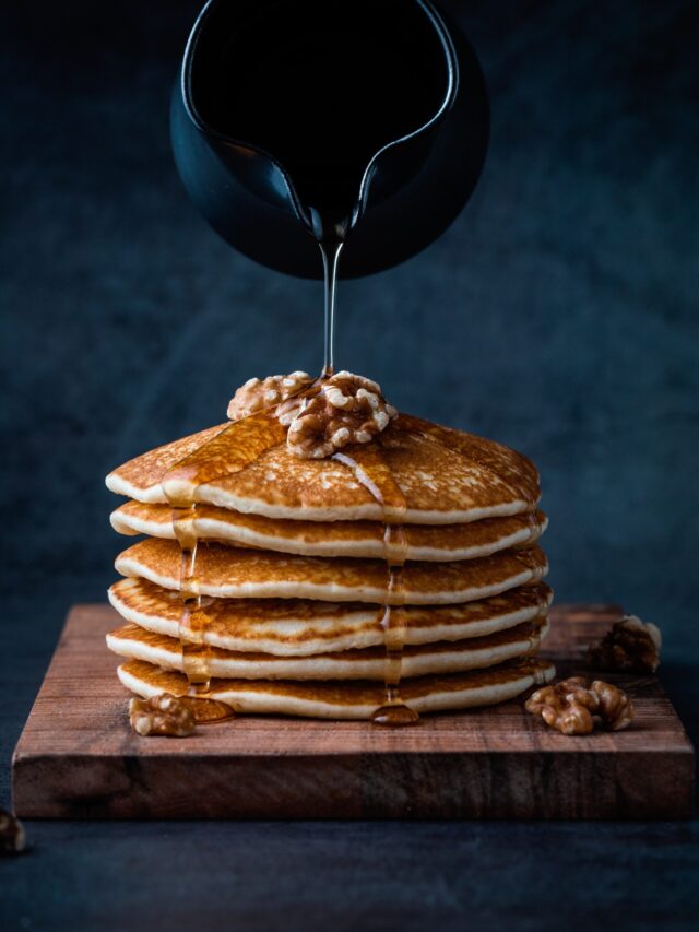 PANCAKES MADE WITH OAT FLOUR